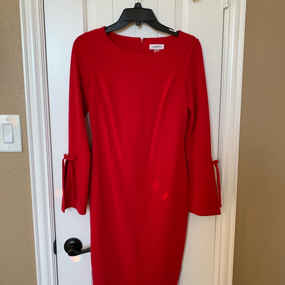 NWT Calvin Klein red dress with tie detail on sleeves, Size 4